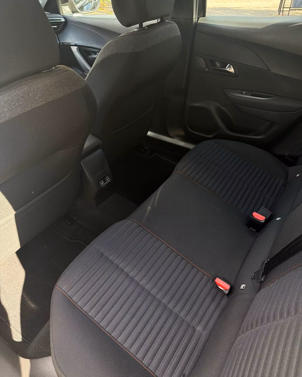 Peugeot 2008 фото 10