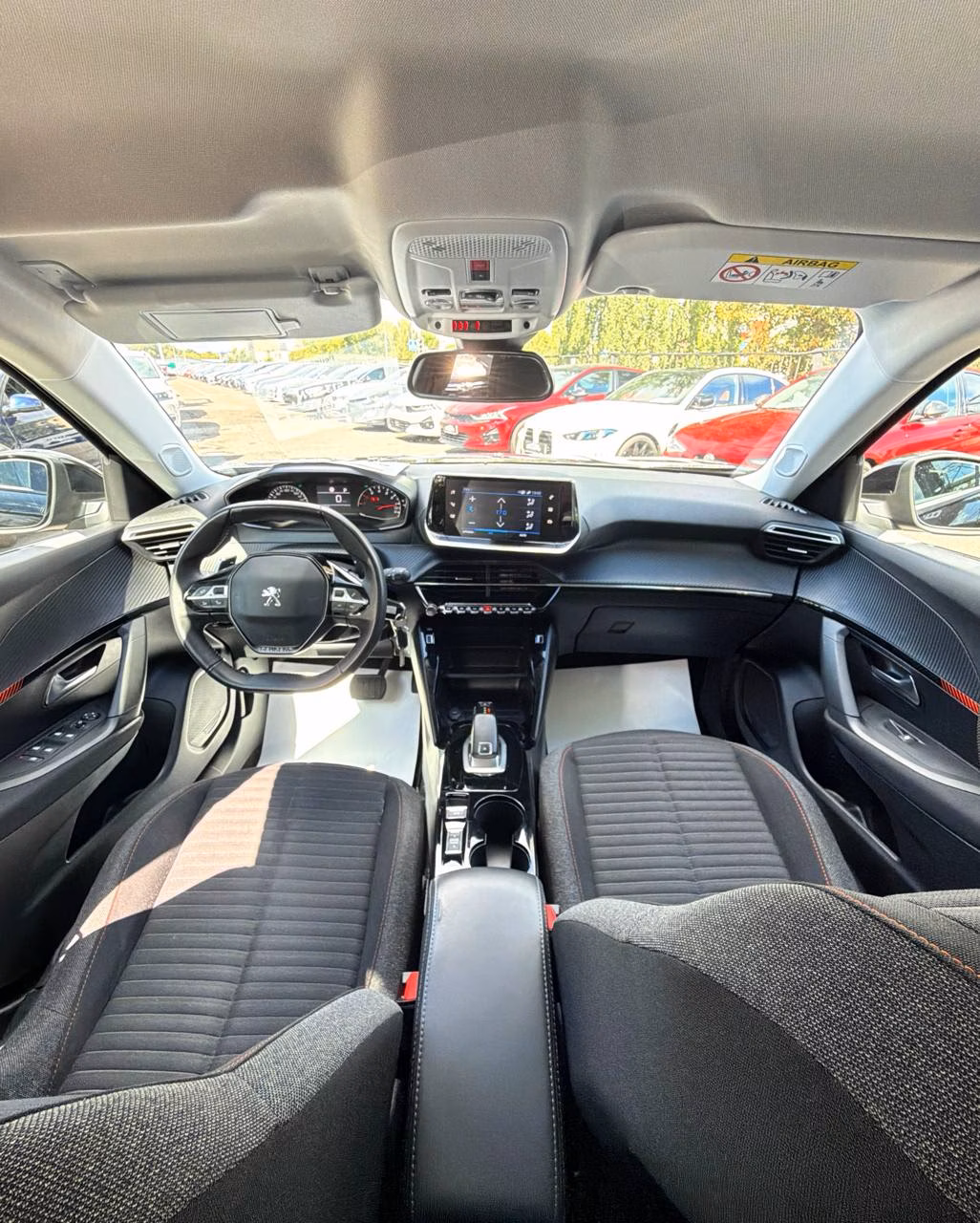 Peugeot 2008 фото 11