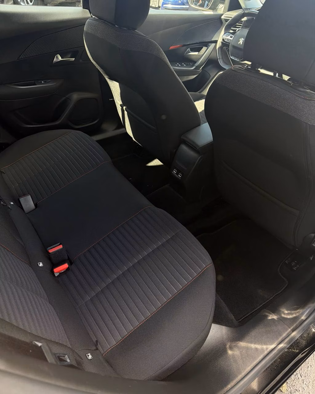 Peugeot 2008 фото 13