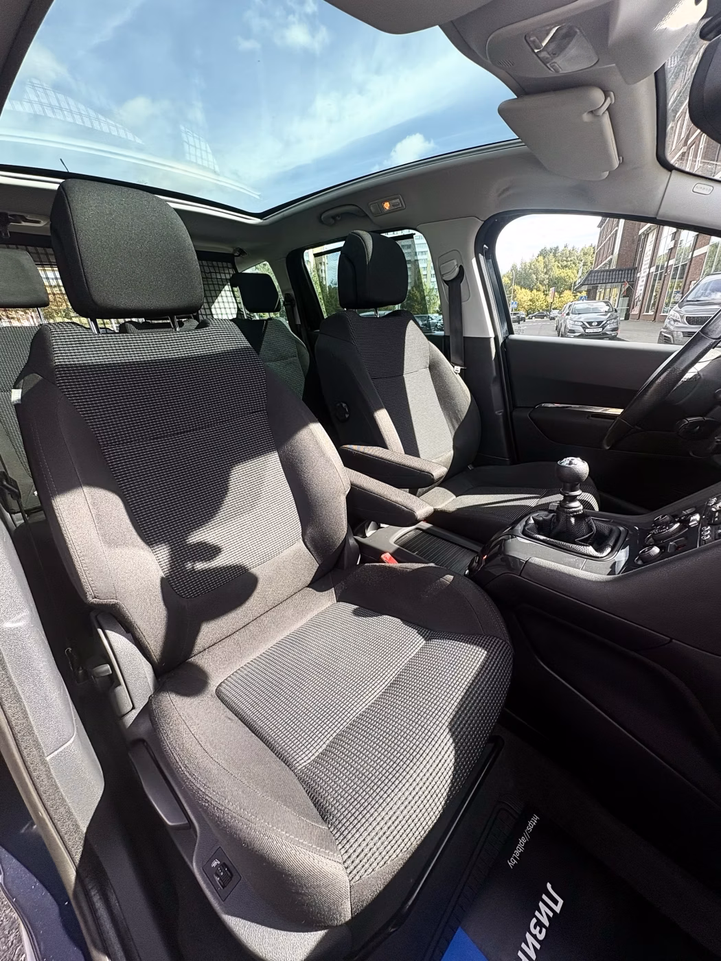 Peugeot 5008 фото 15
