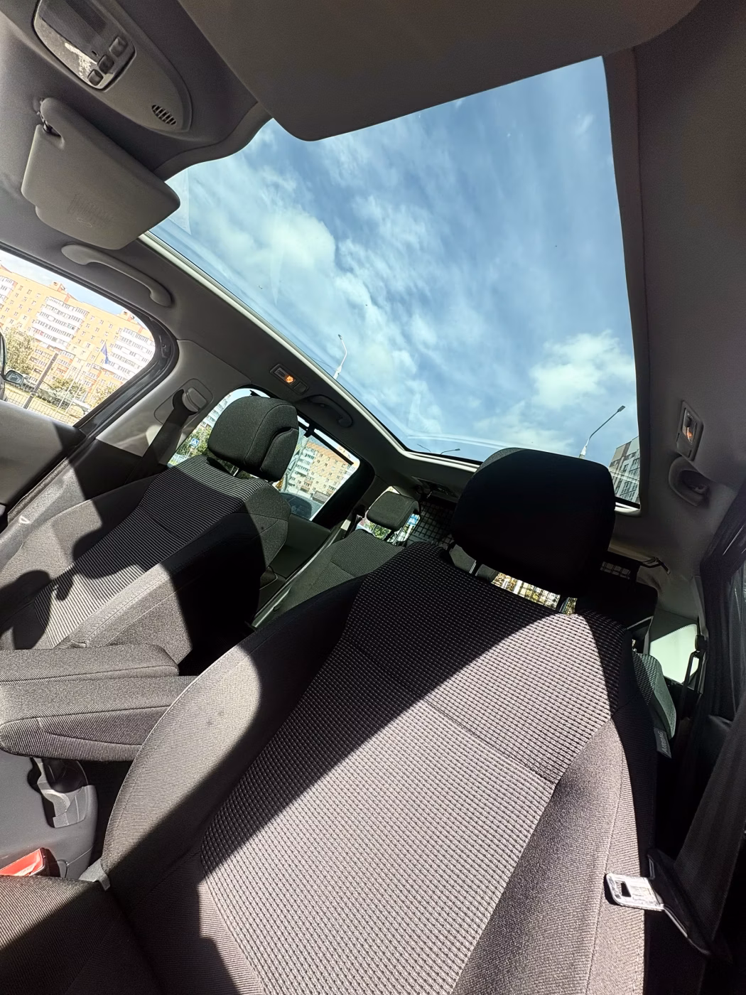 Peugeot 5008 фото 10