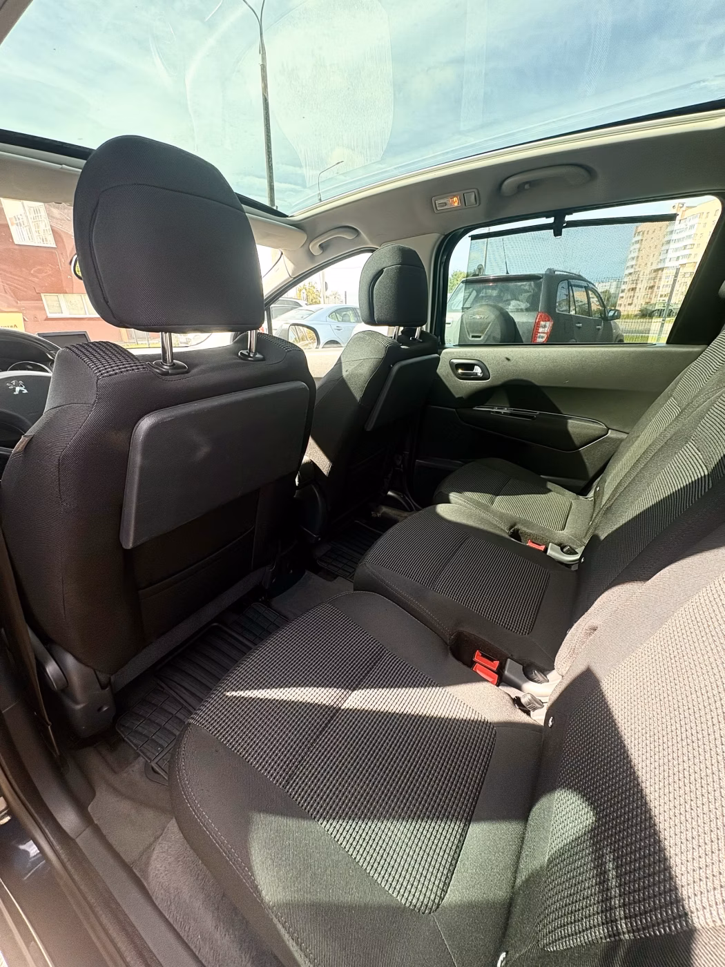 Peugeot 5008 фото 16