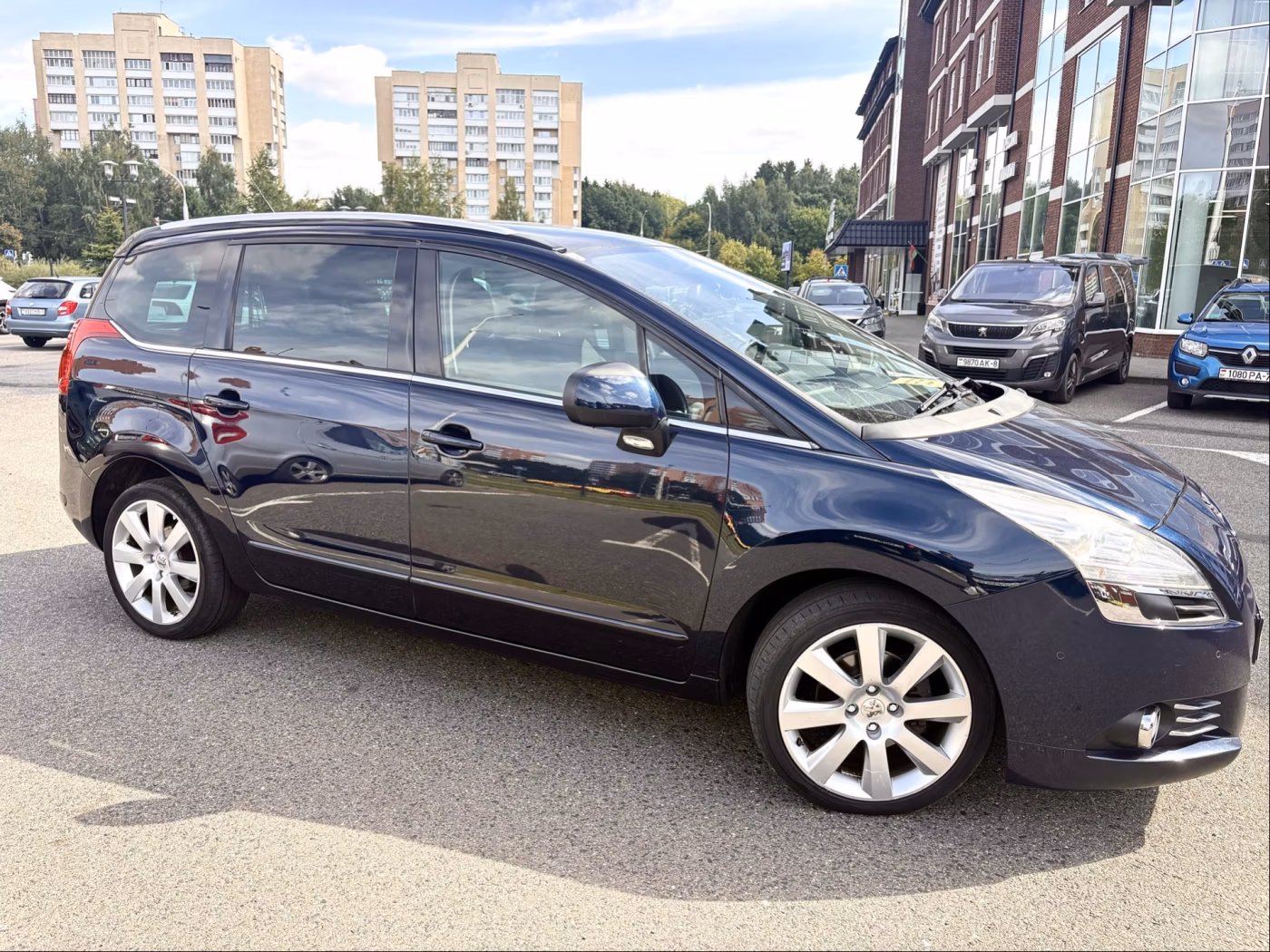 Peugeot 5008 фото 8