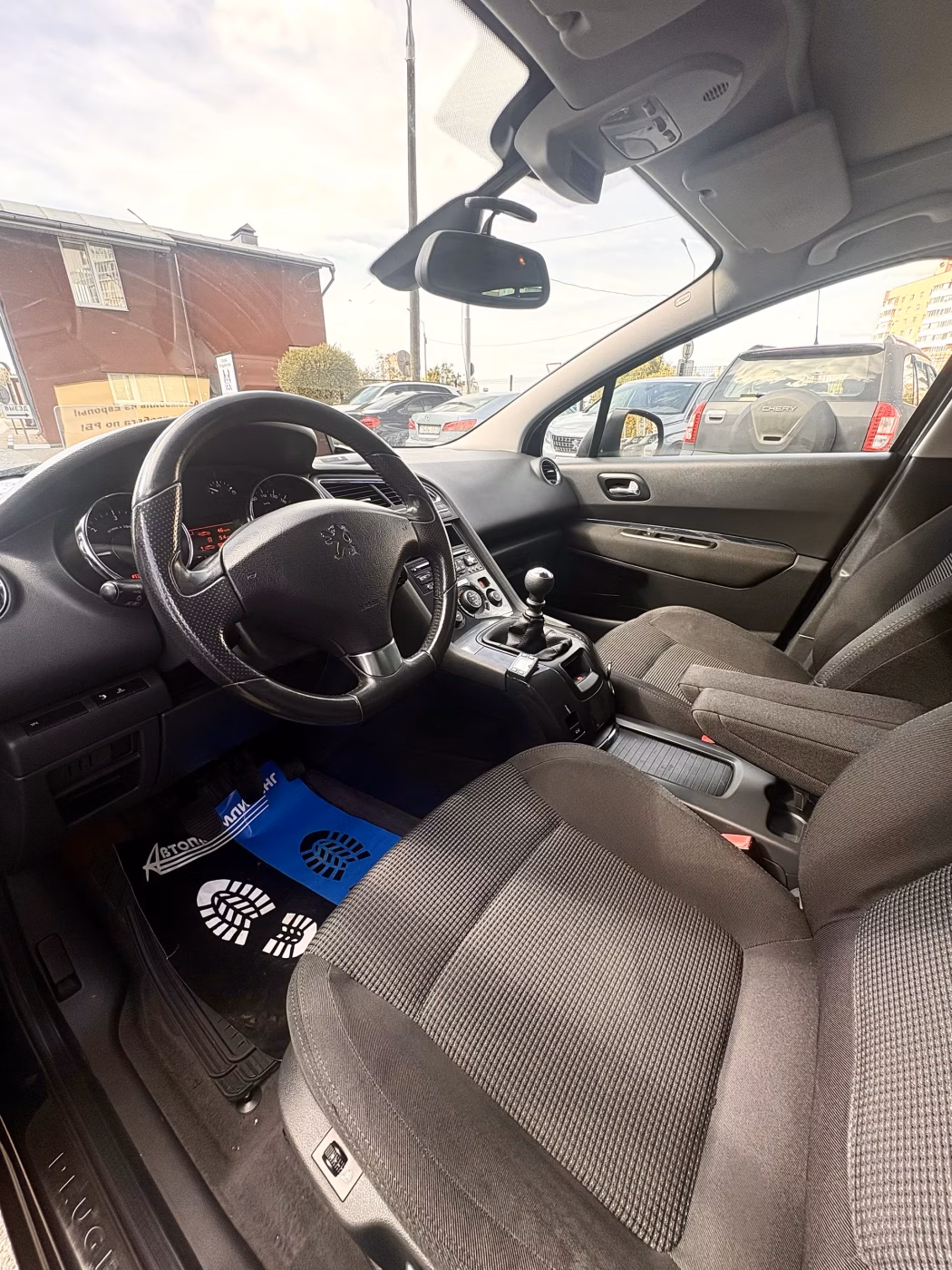 Peugeot 5008 фото 9