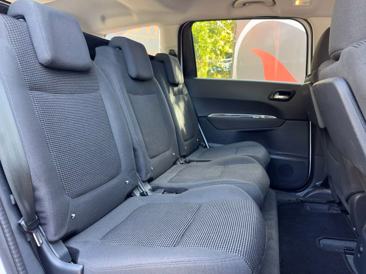 Peugeot 5008 фото 10
