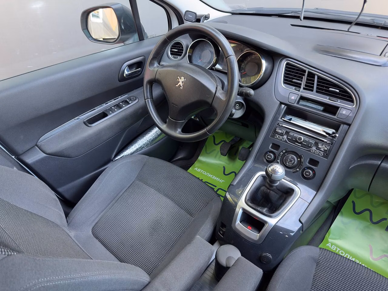 Peugeot 5008 фото 15