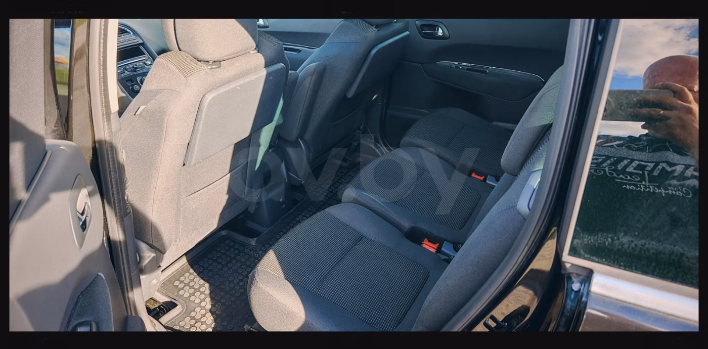 Peugeot 5008 фото 11