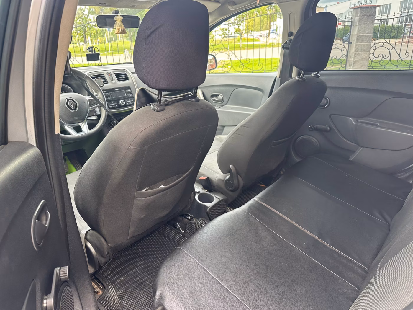 Renault Logan Stepway фото 10