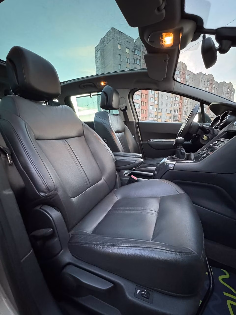 Peugeot 5008 фото 13