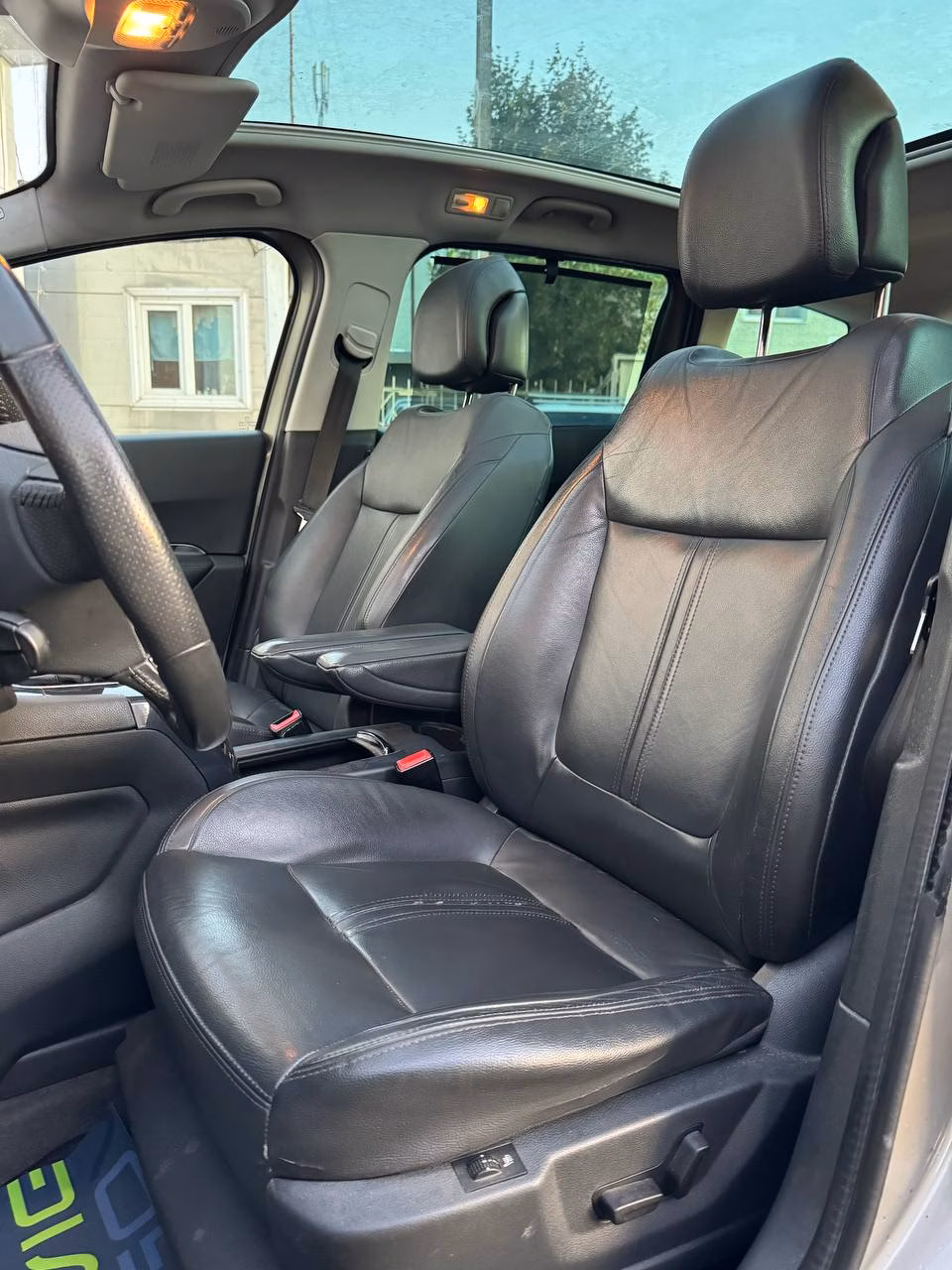 Peugeot 5008 фото 10