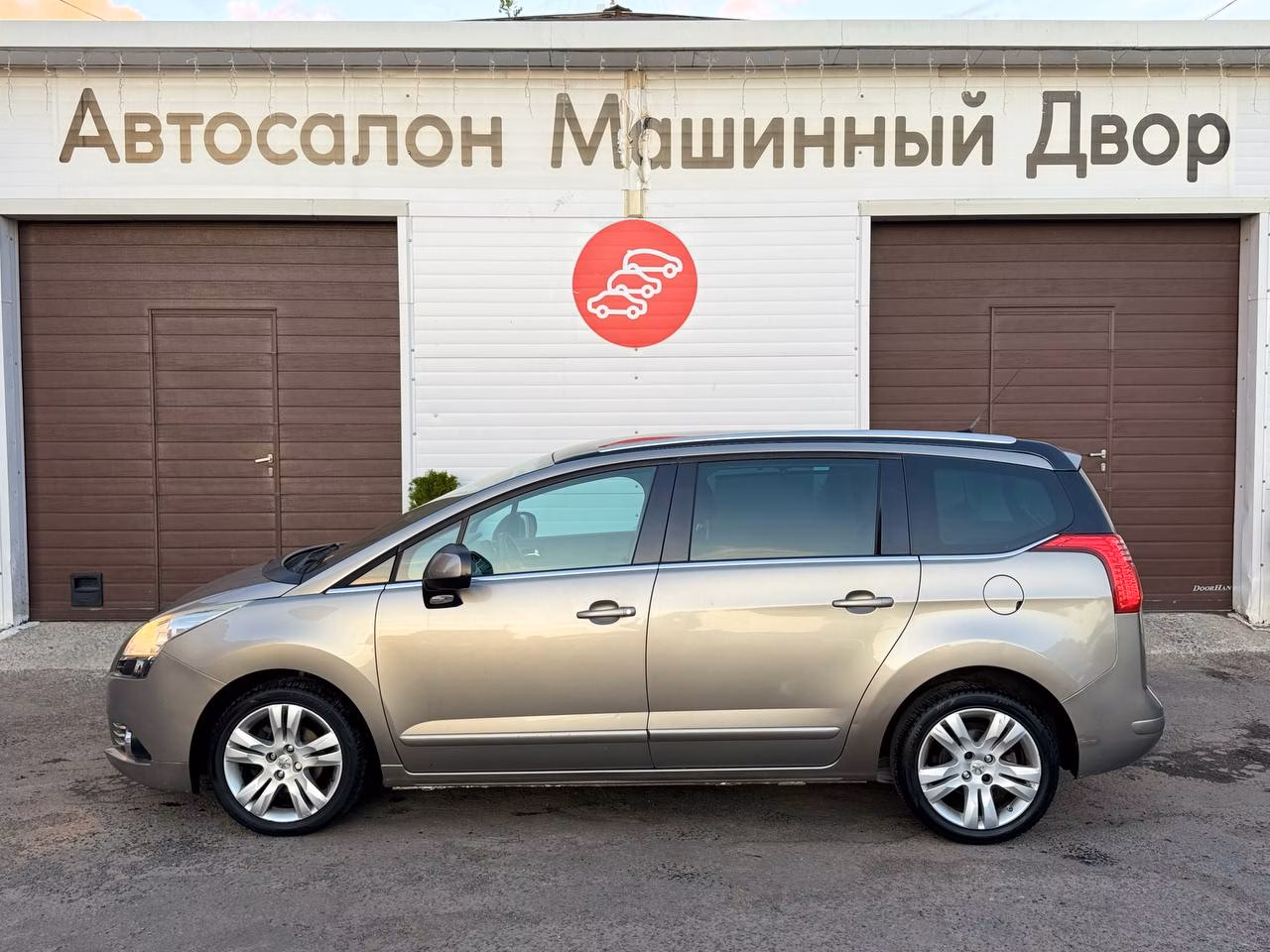 Peugeot 5008 фото 2