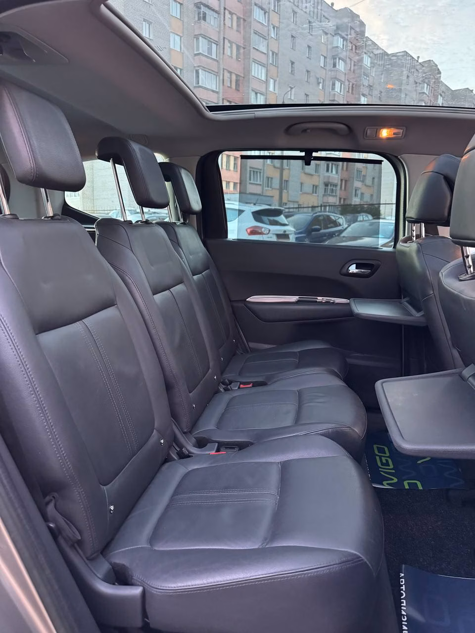 Peugeot 5008 фото 12