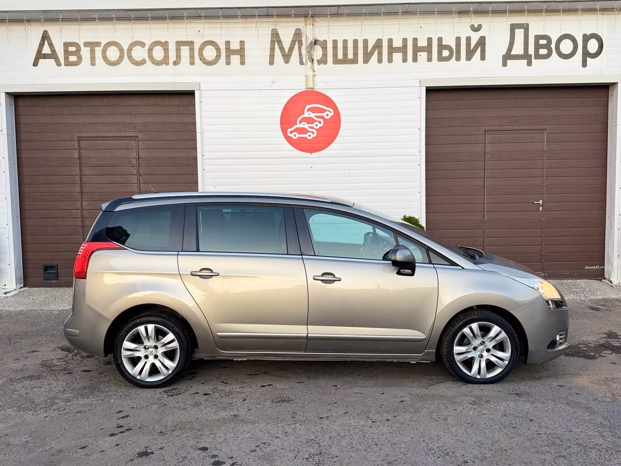 Peugeot 5008 фото 6