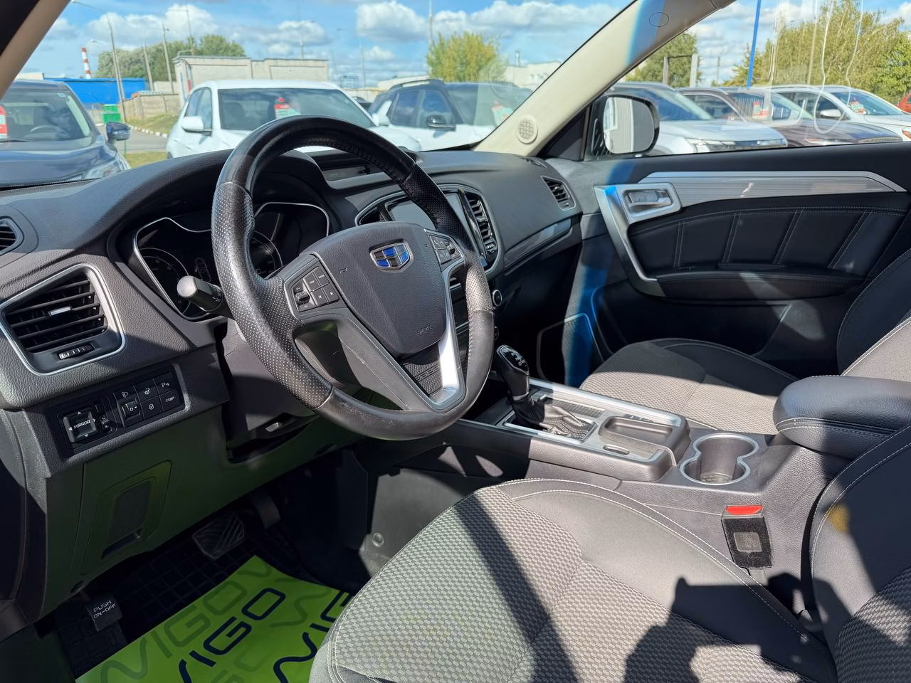 Geely Emgrand X7 фото 9
