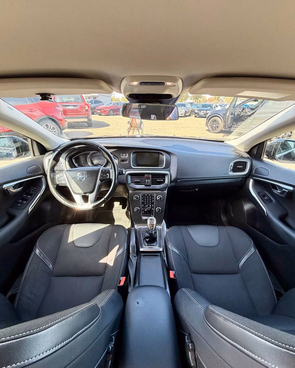 Volvo V40 фото 11