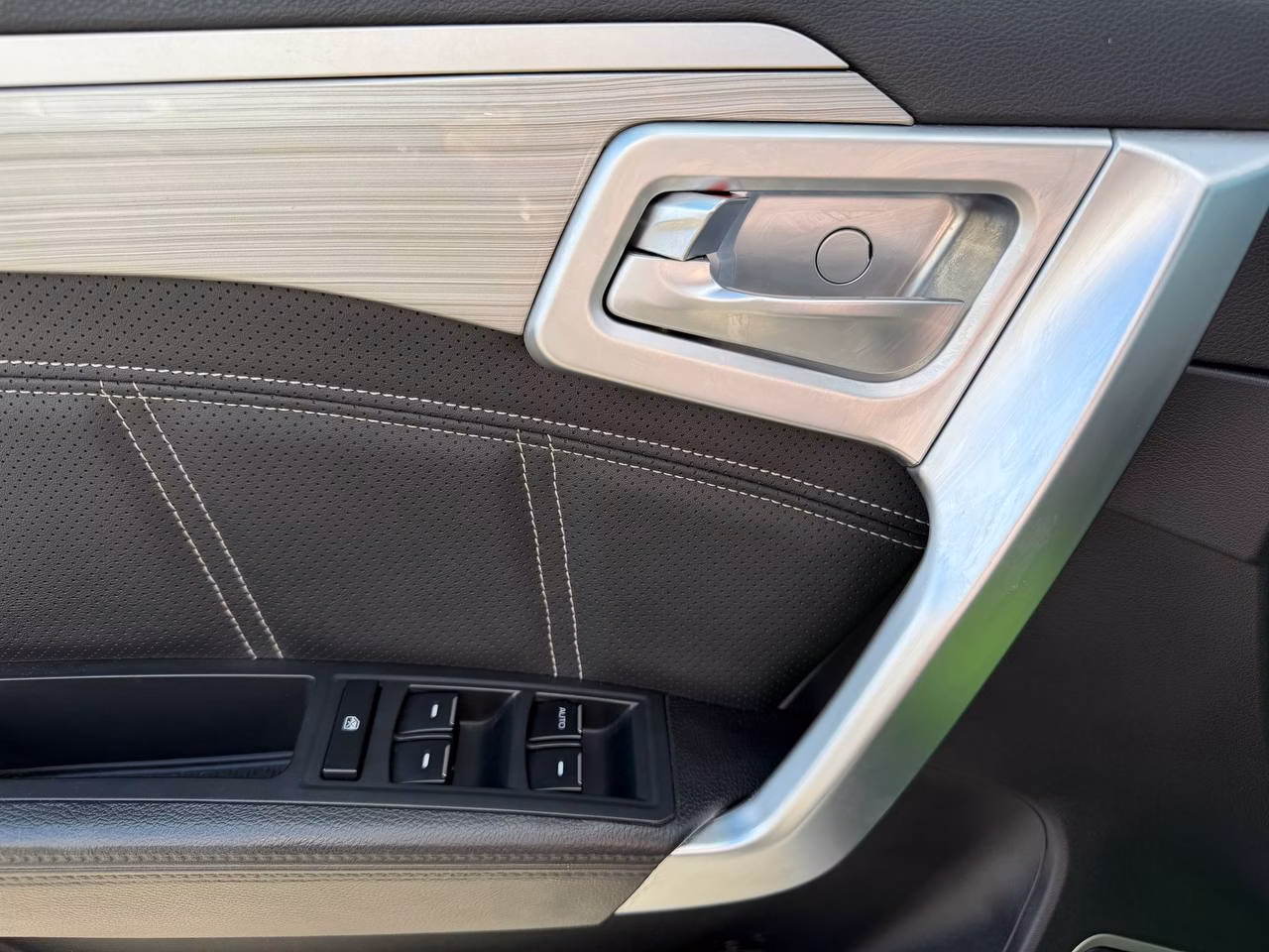 Geely Emgrand X7 фото 14