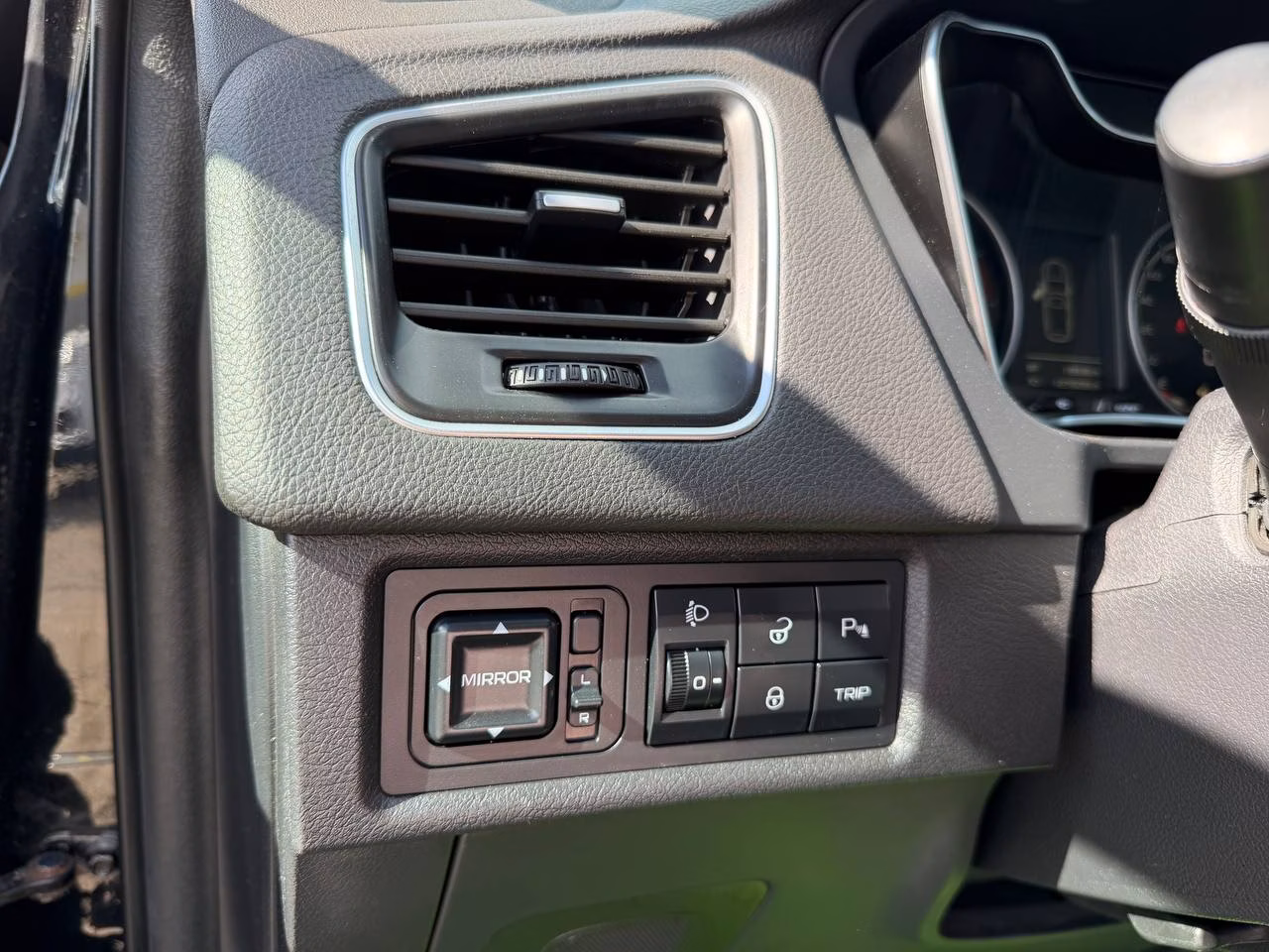 Geely Emgrand X7 фото 15