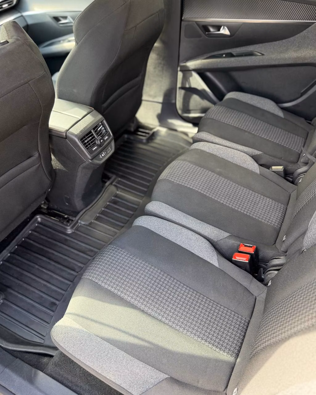 Peugeot 5008 фото 11