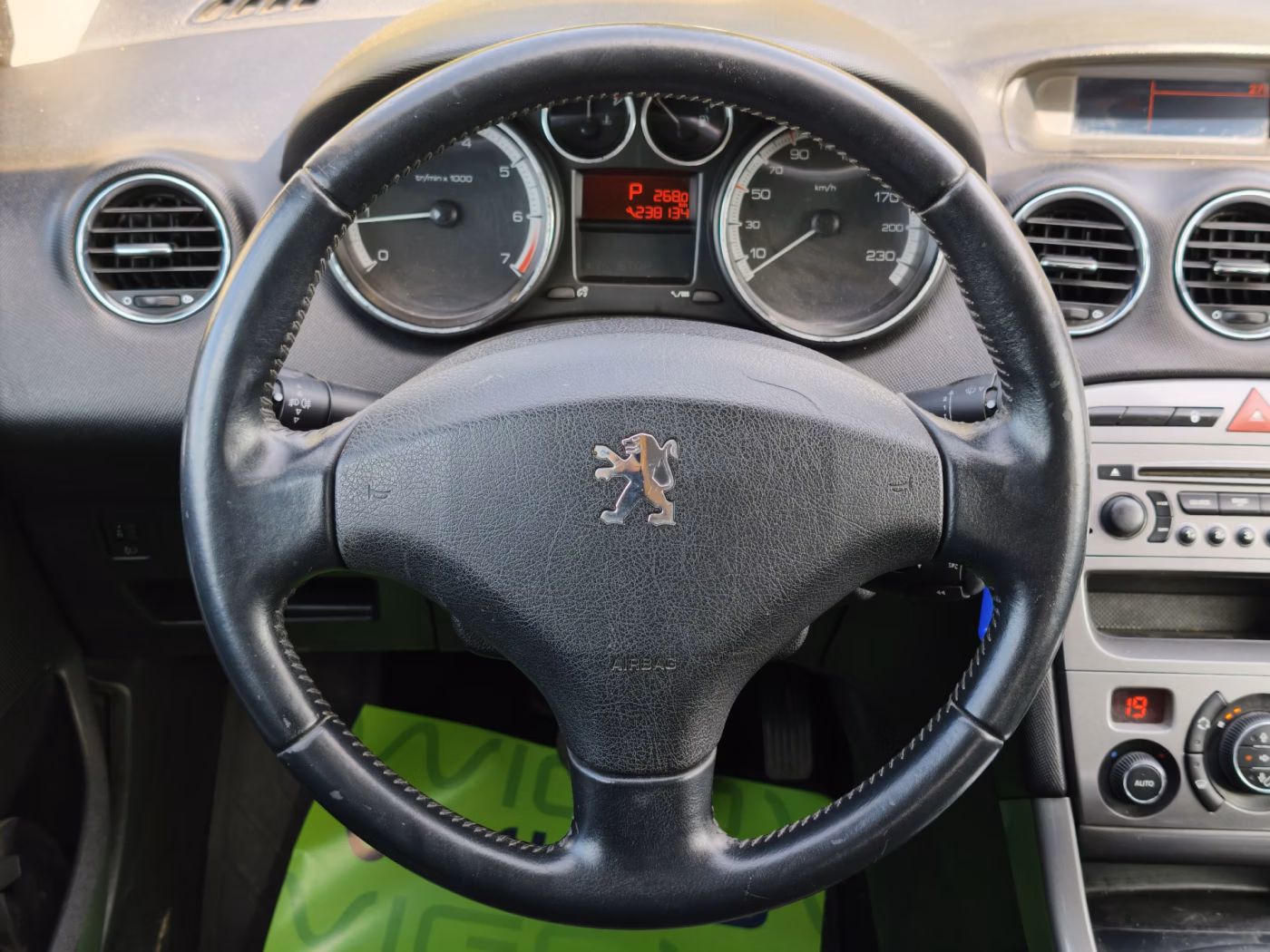 Peugeot 308 фото 16