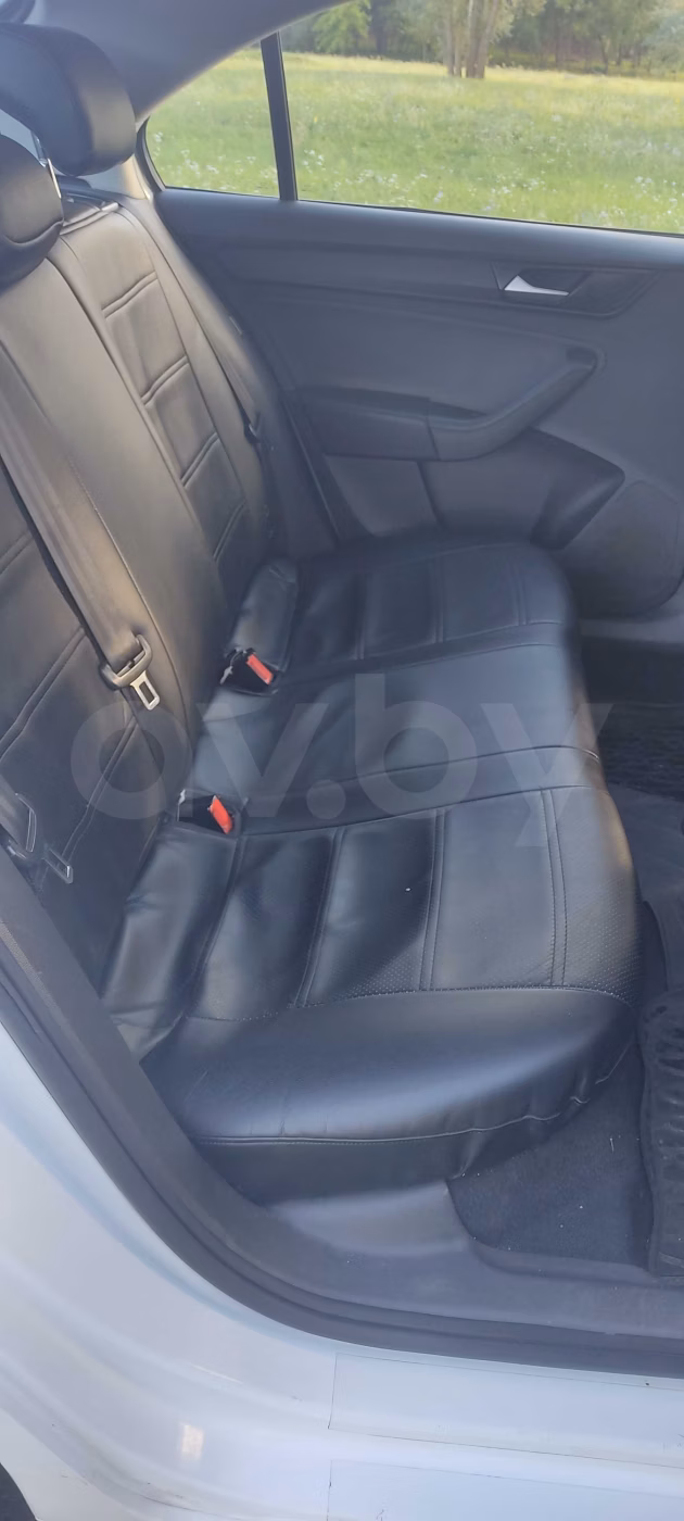 Volkswagen Polo Sedan фото 12