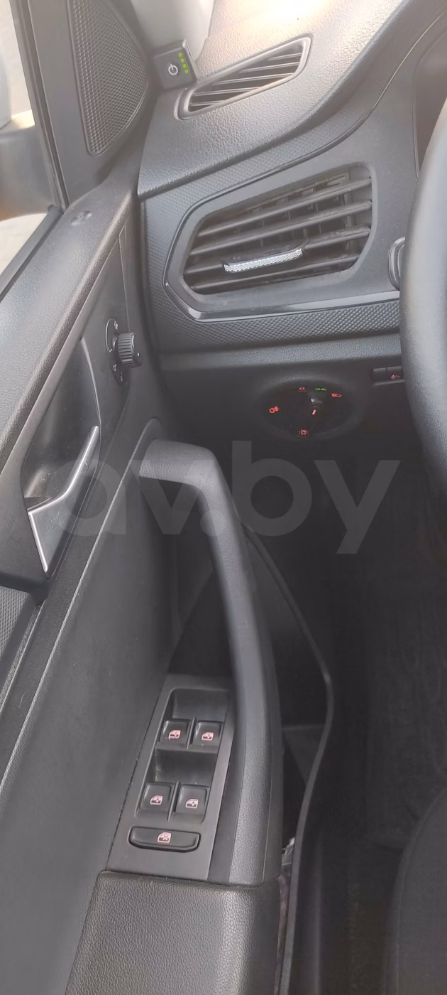 Volkswagen Polo Sedan фото 9