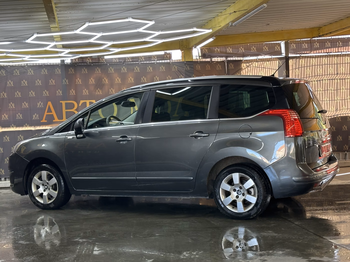 Peugeot 5008 фото 7