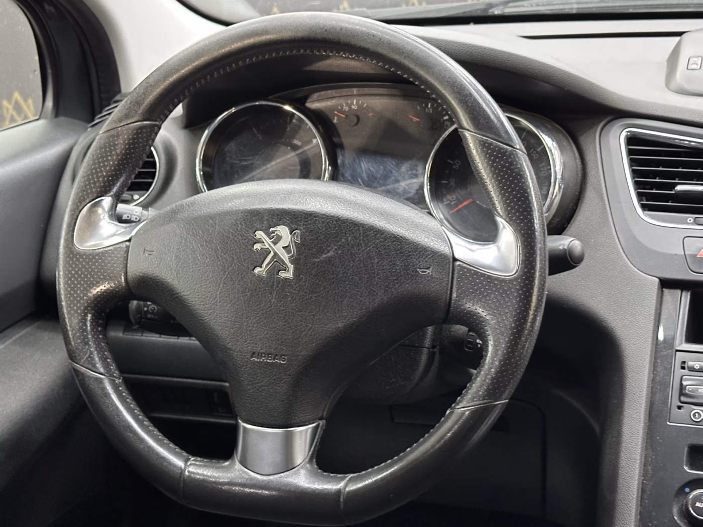 Peugeot 5008 фото 12