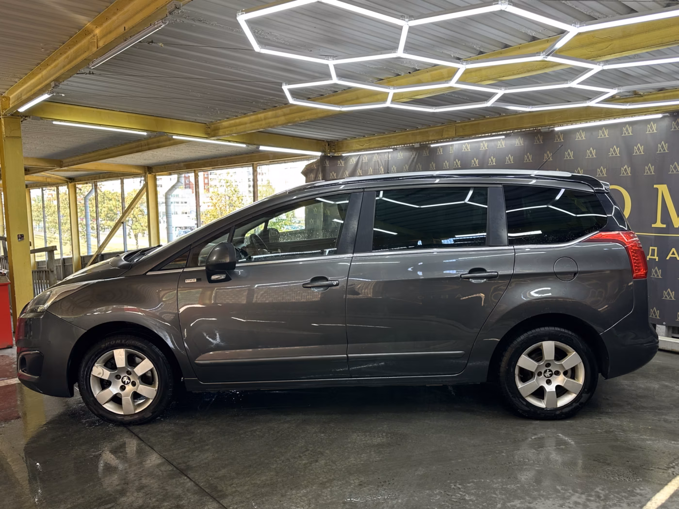 Peugeot 5008 фото 5