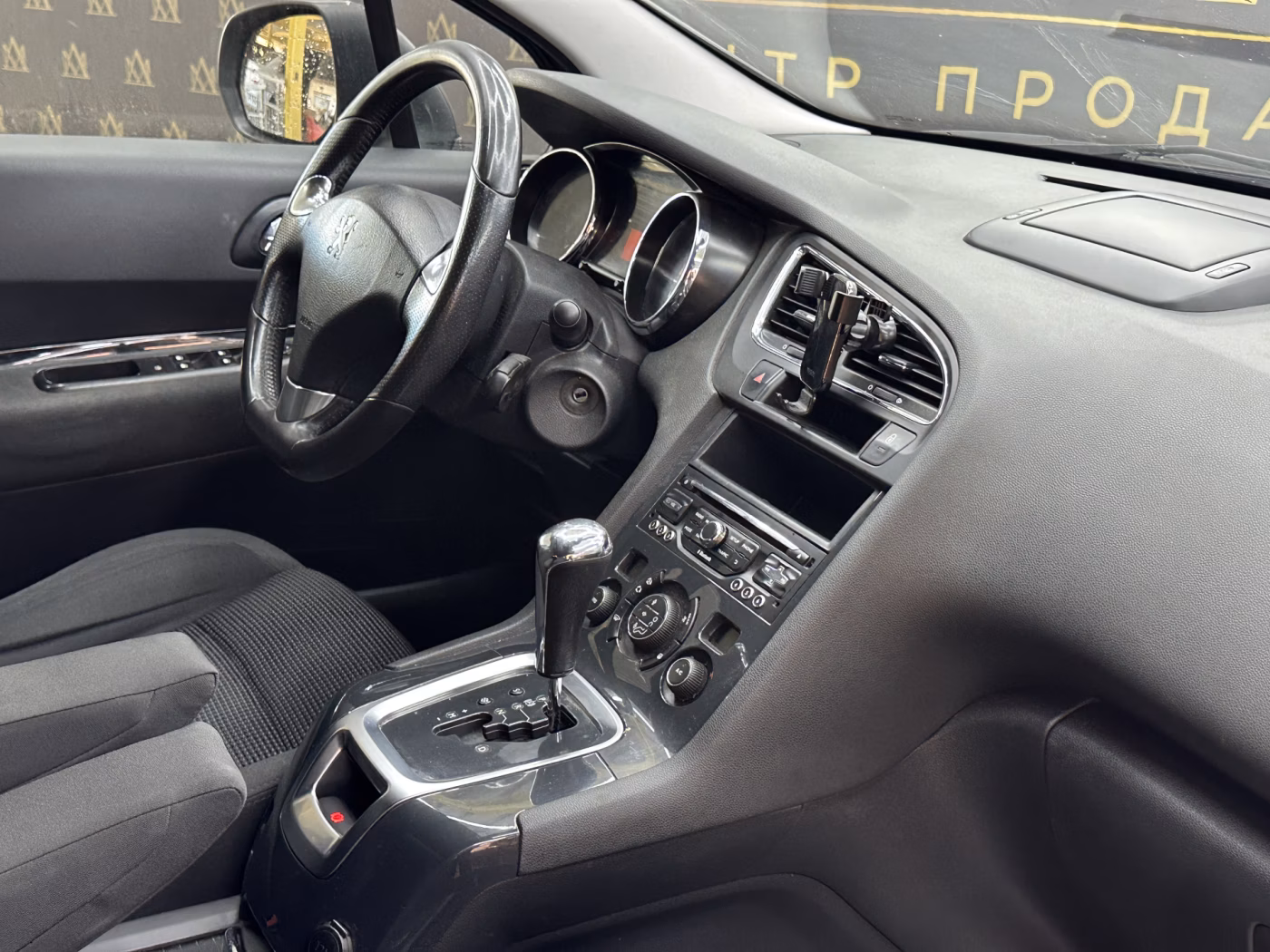Peugeot 5008 фото 11
