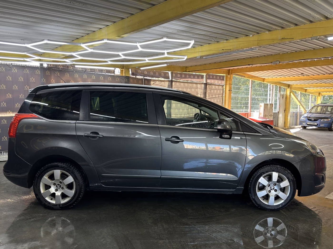 Peugeot 5008 фото 6
