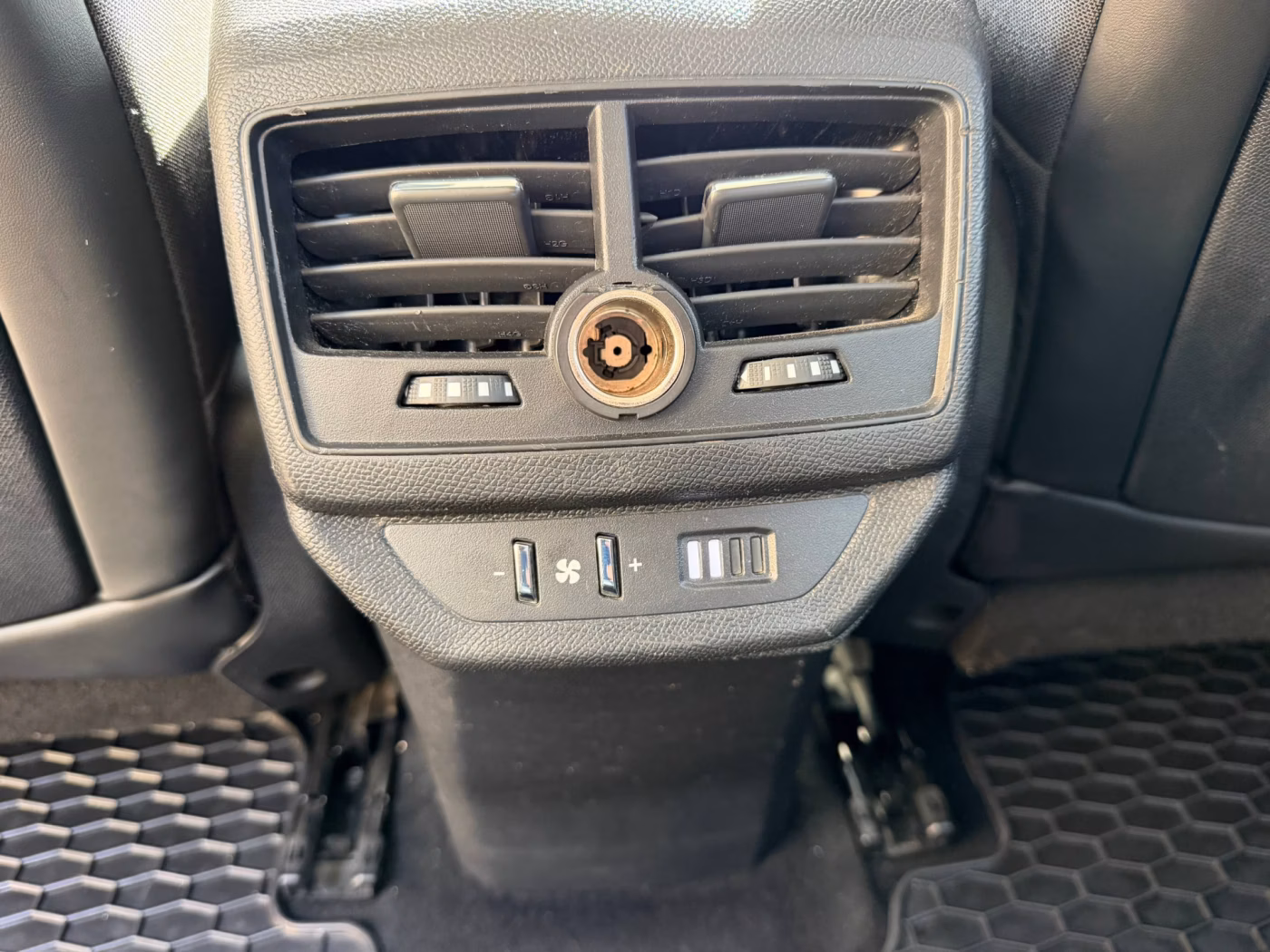 Peugeot 5008 фото 10