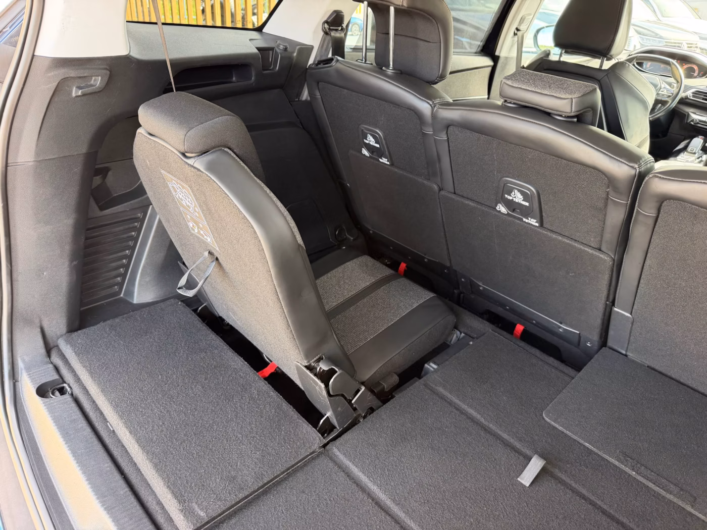 Peugeot 5008 фото 16