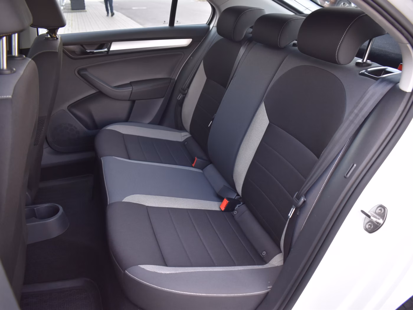 Skoda Rapid фото 8