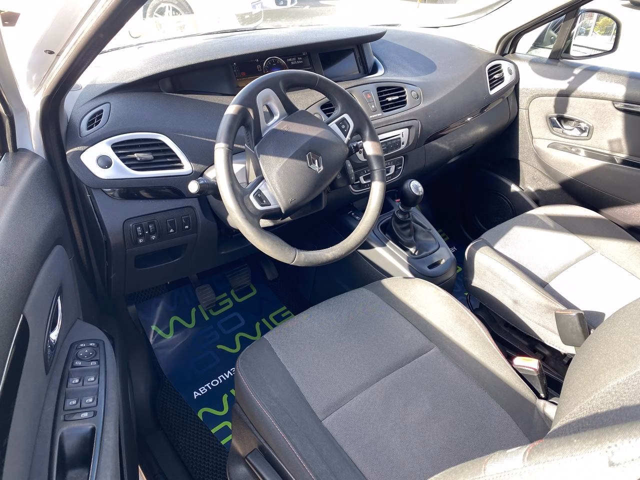 Renault Grand Scenic фото 9