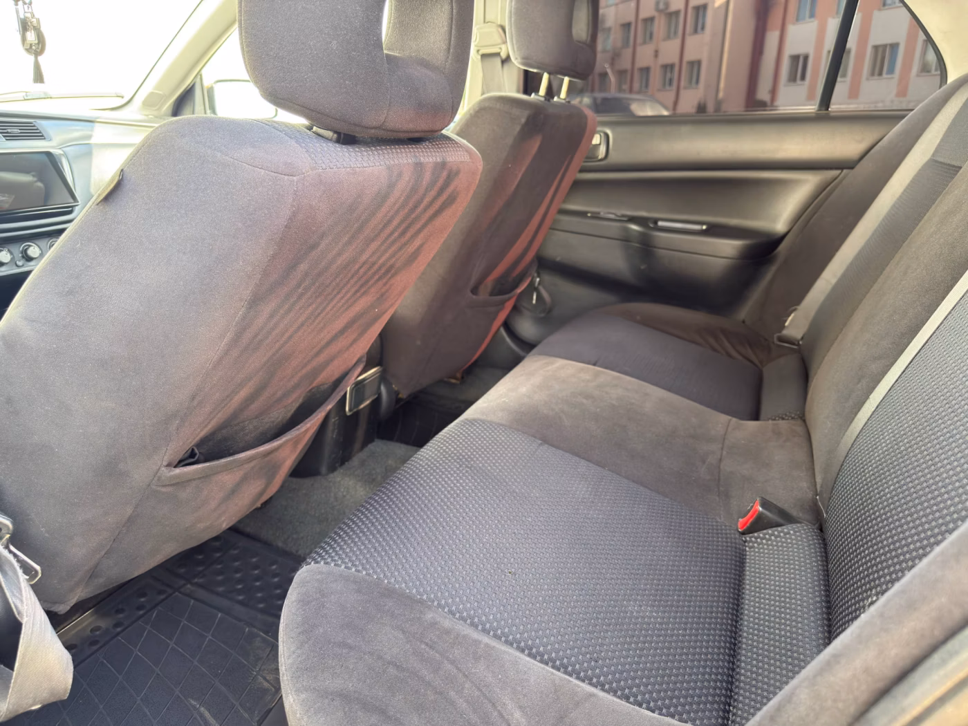 Mitsubishi Lancer фото 8