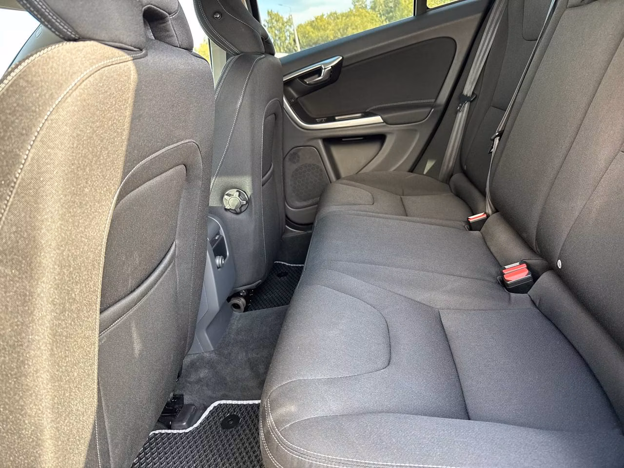 Volvo V60 фото 17