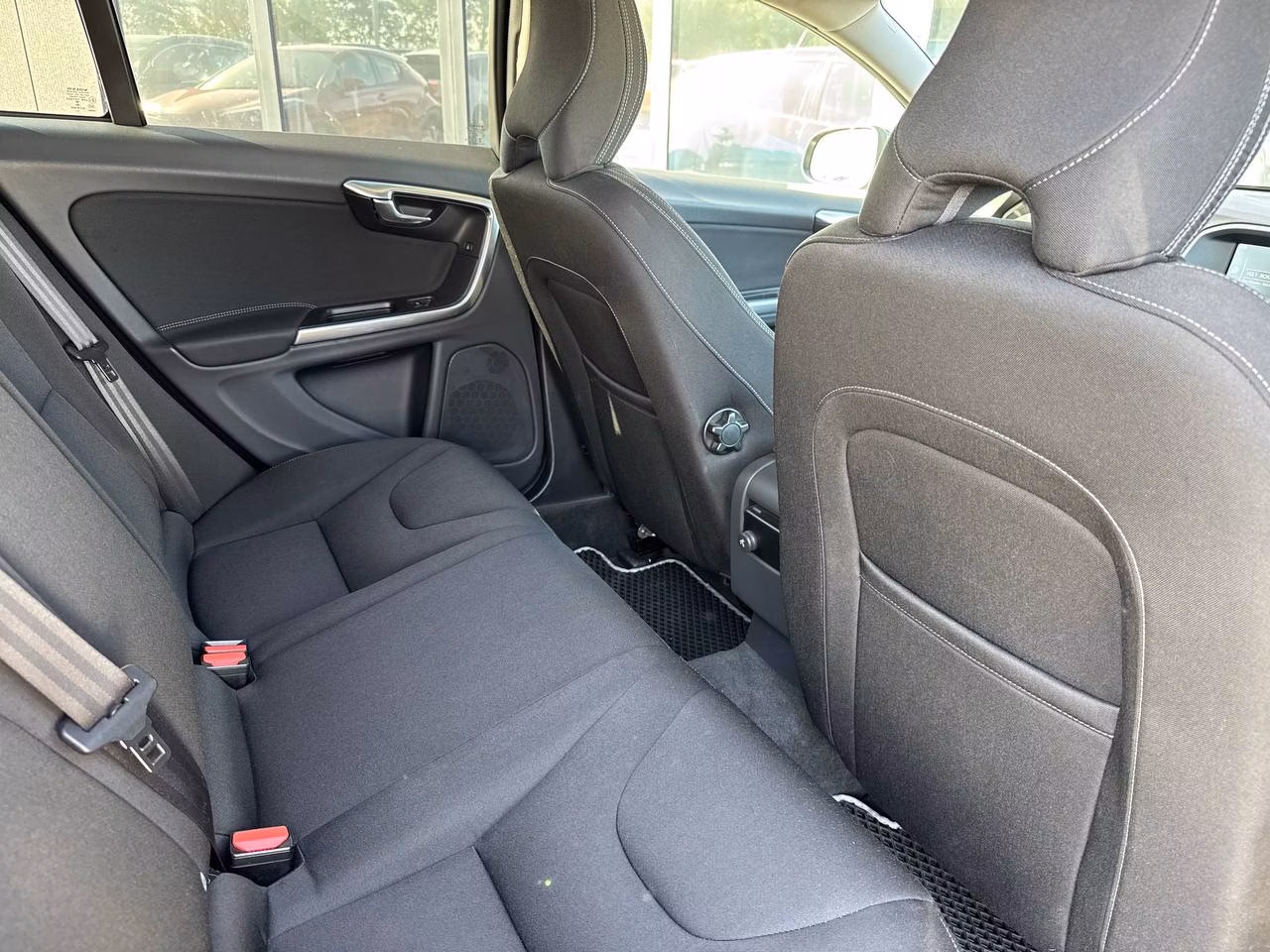 Volvo V60 фото 18