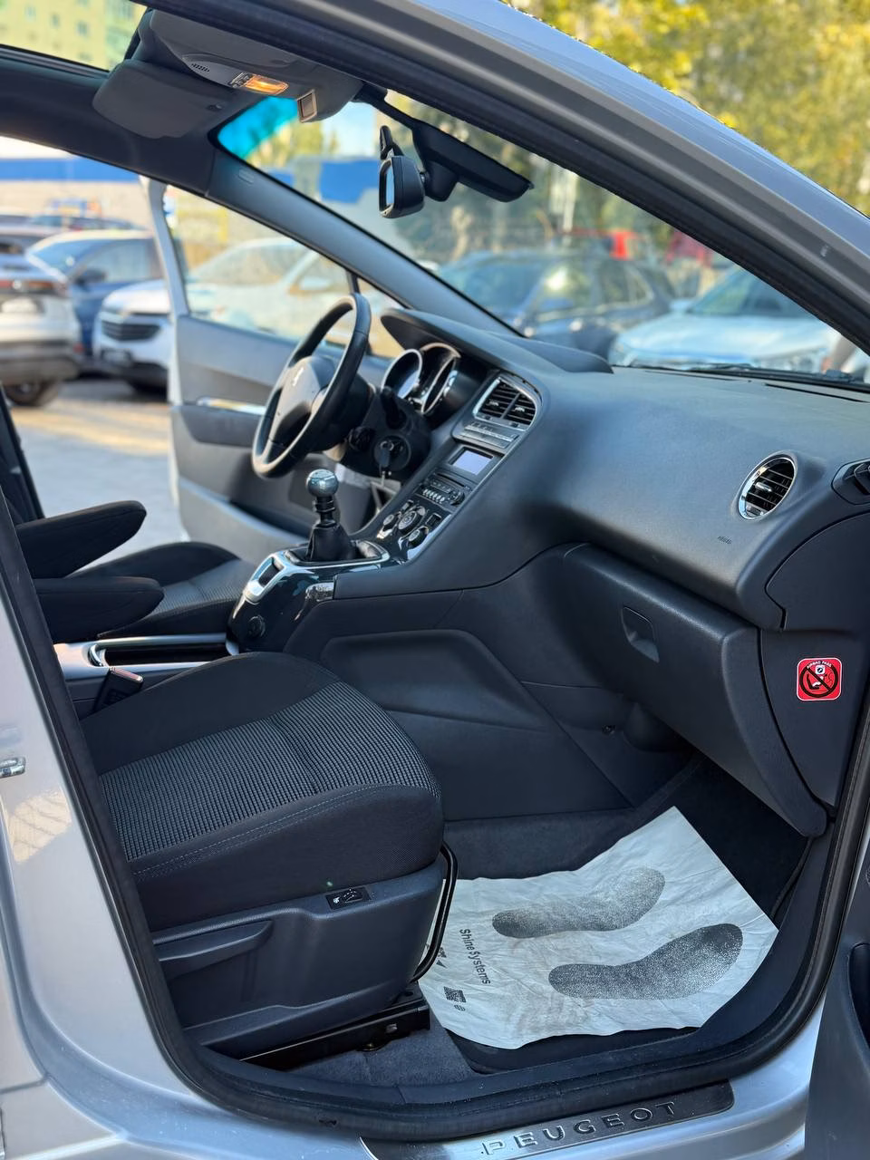 Peugeot 5008 фото 11