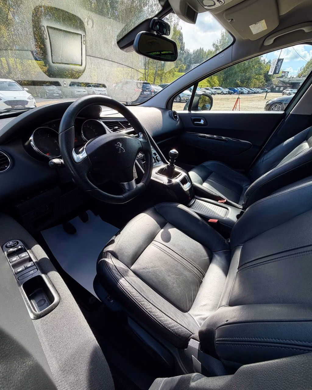 Peugeot 5008 фото 8