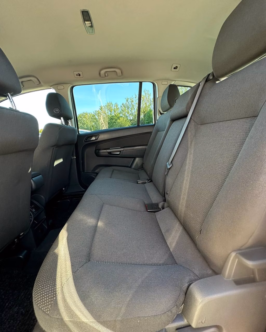 Opel Zafira фото 8