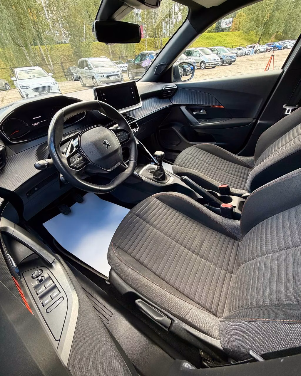 Peugeot 2008 фото 9
