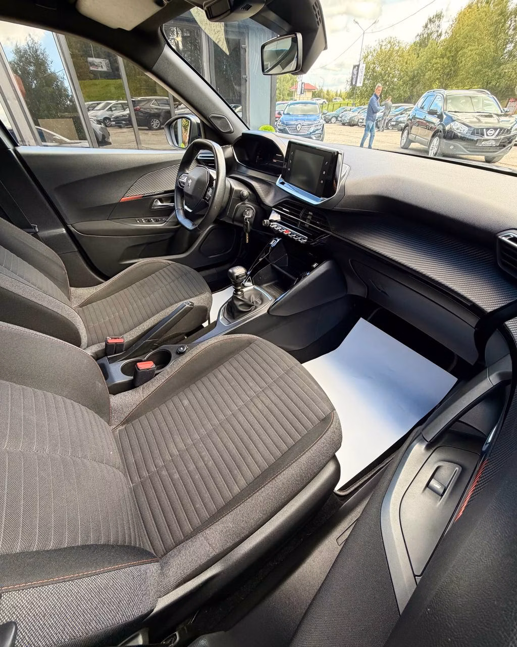 Peugeot 2008 фото 11