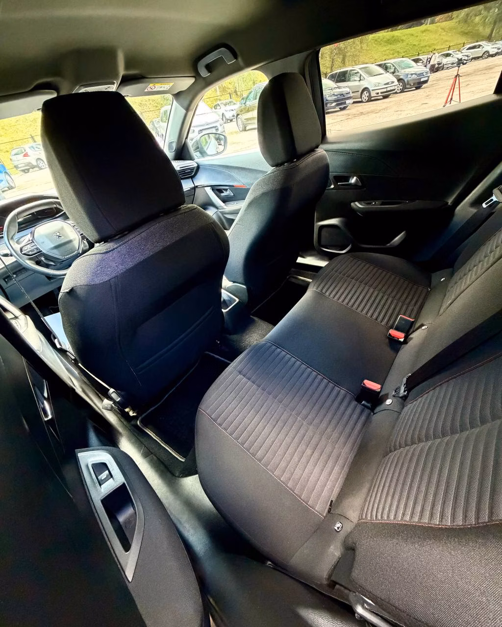 Peugeot 2008 фото 12