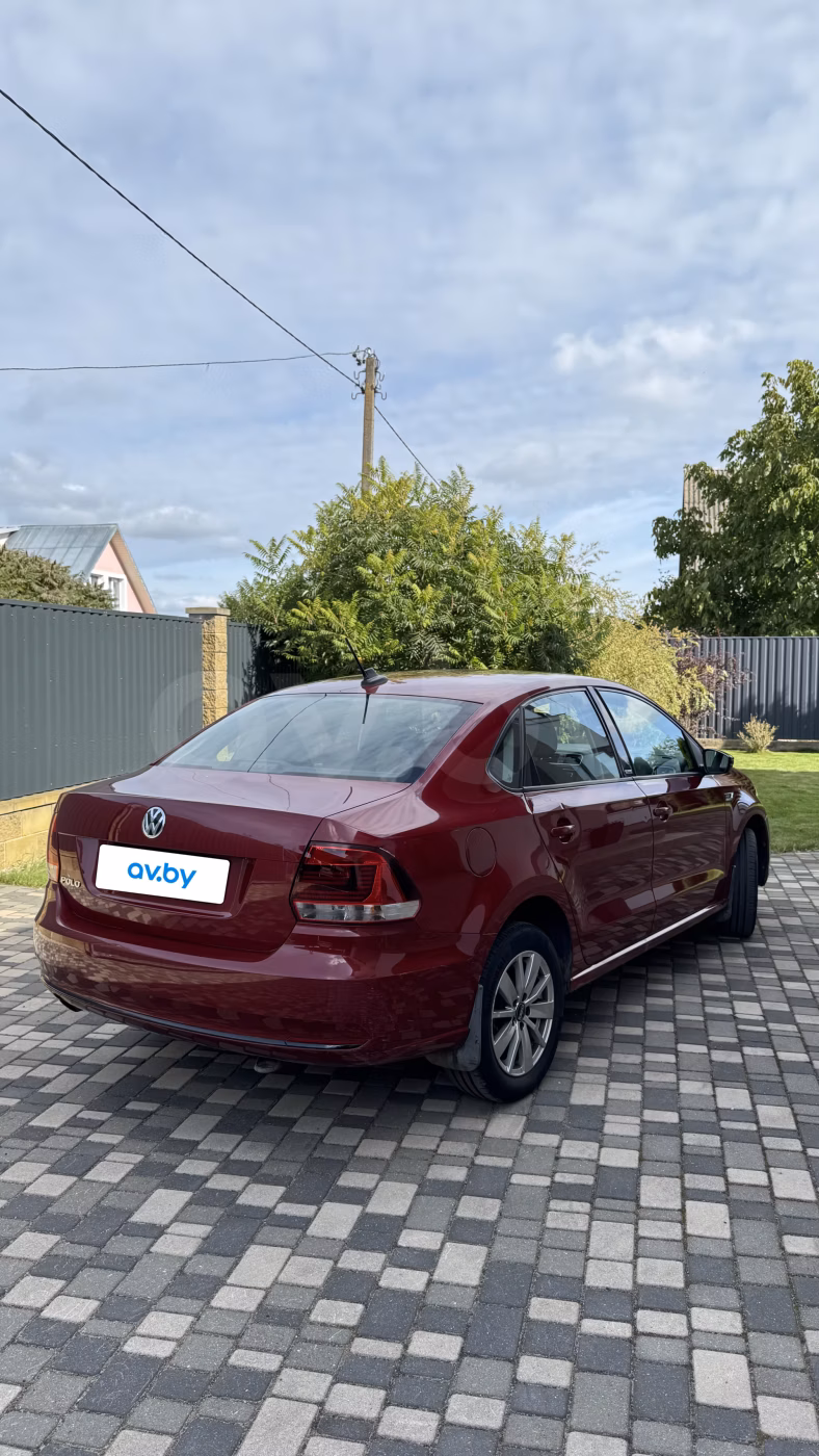 Volkswagen Polo Sedan фото 2