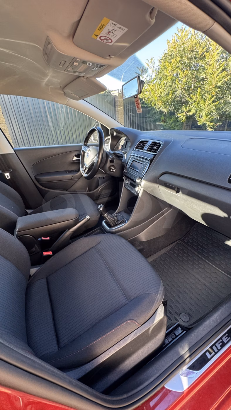 Volkswagen Polo Sedan фото 4