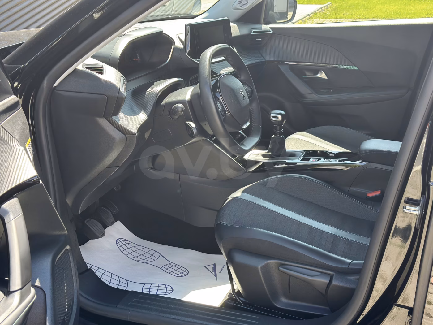 Peugeot 2008 фото 10