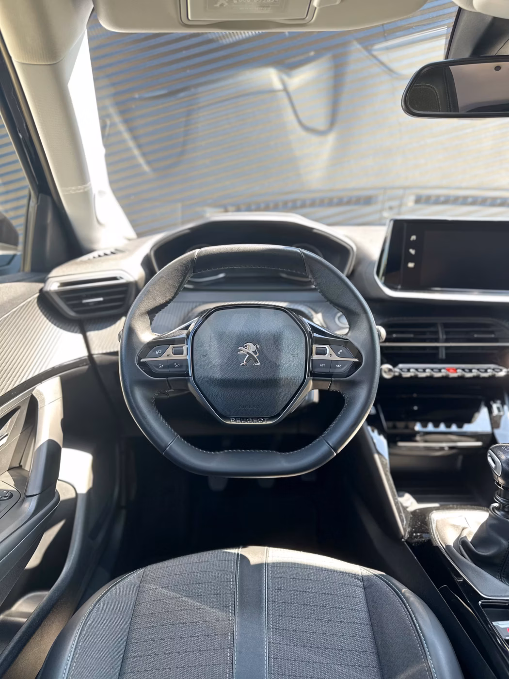 Peugeot 2008 фото 12