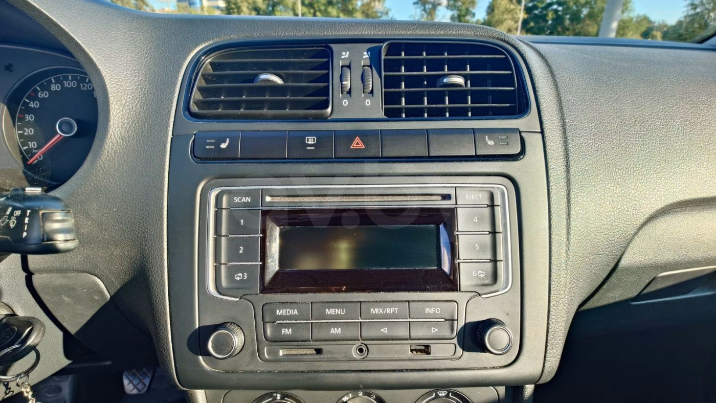 Volkswagen Polo Sedan фото 24