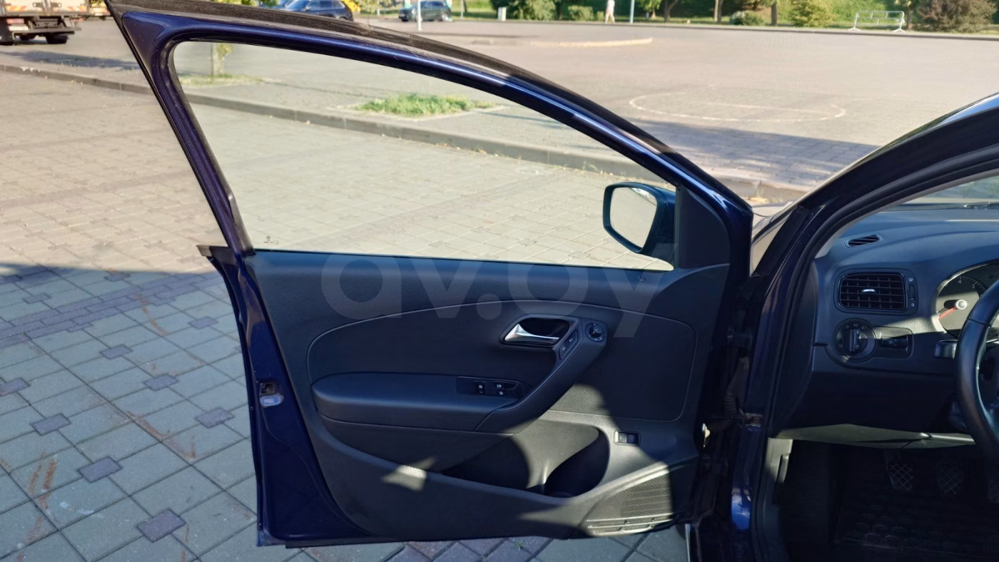 Volkswagen Polo Sedan фото 14