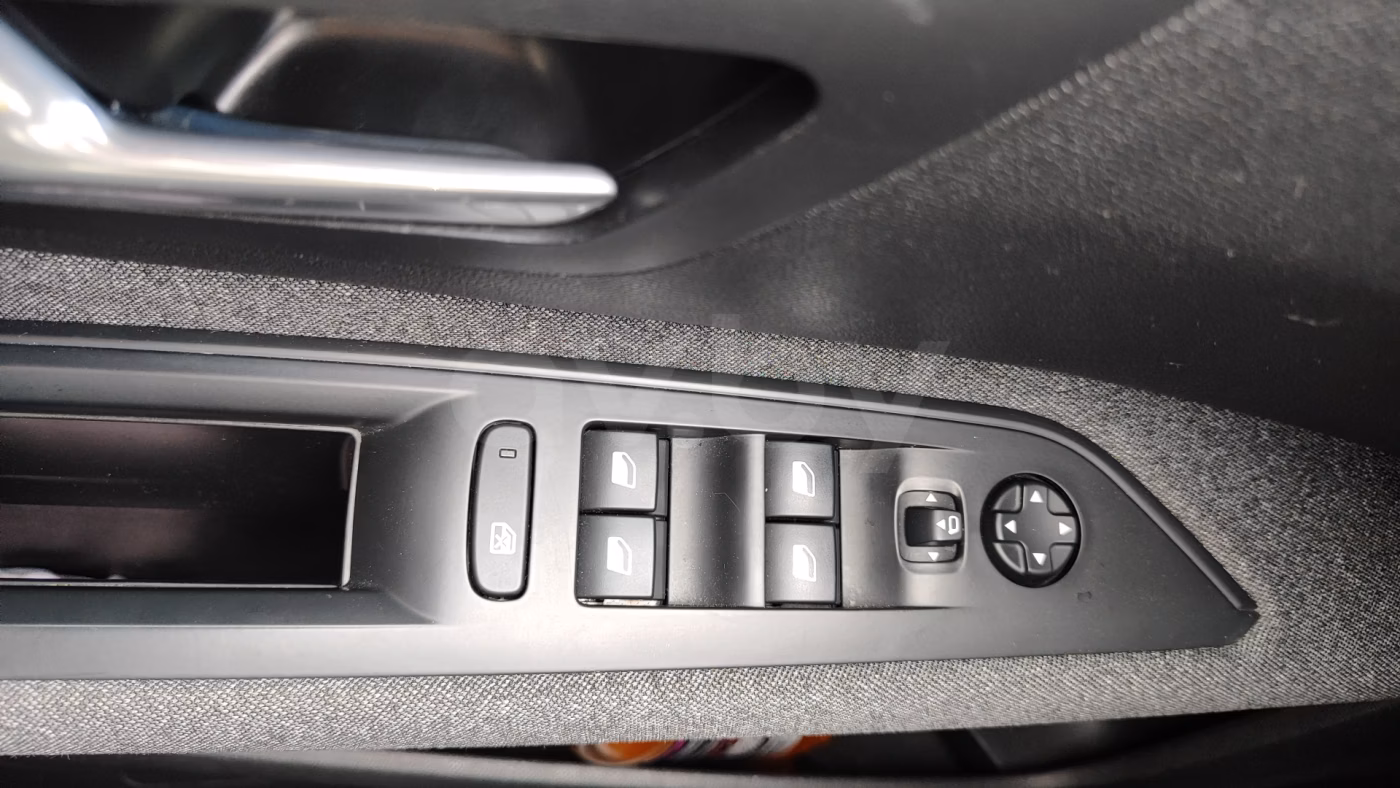 Peugeot 5008 фото 8